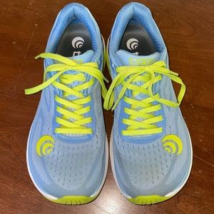 Topo Women’s Ultrafly 3 running shoes size 8
